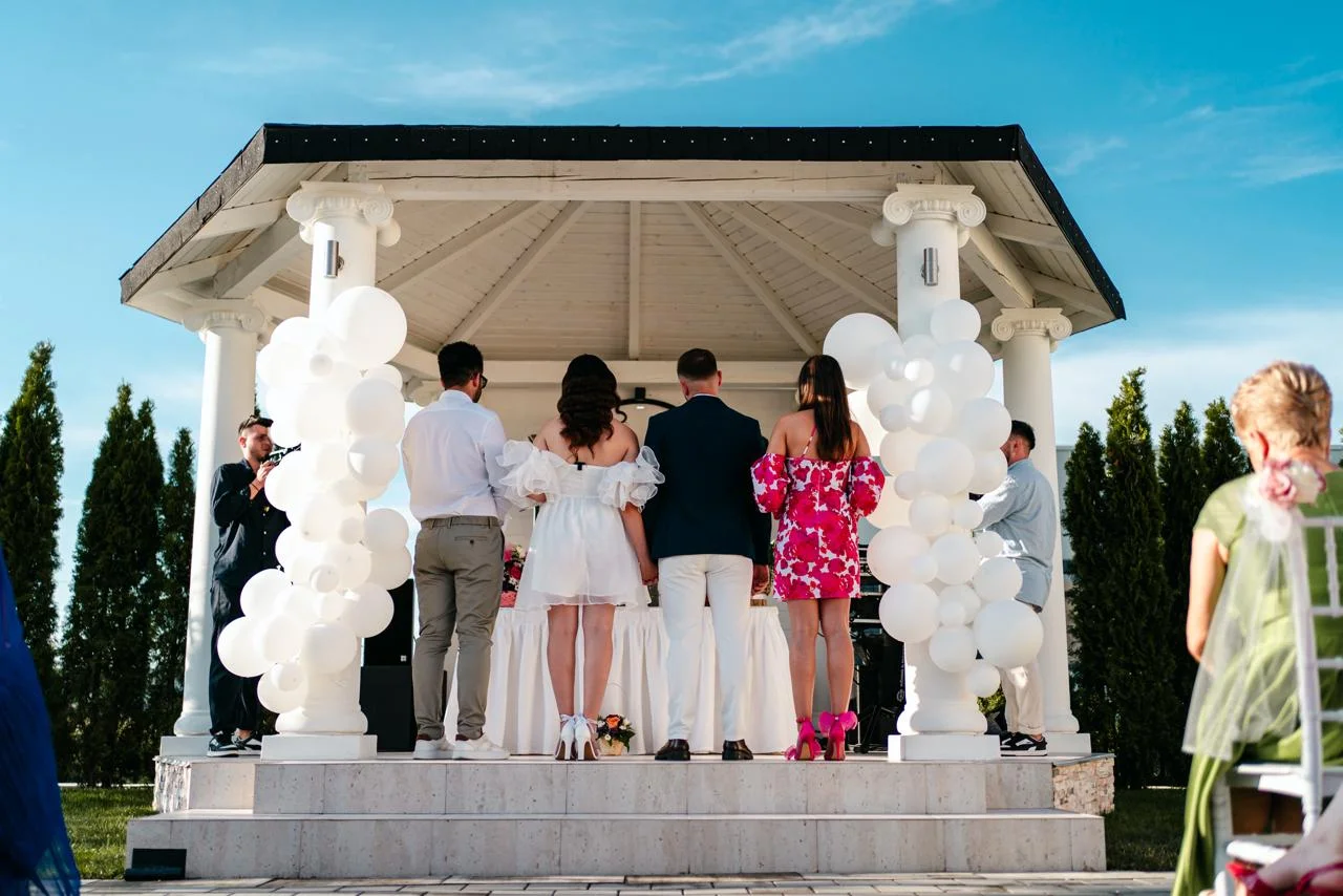 Cununie civilă la Odissea Events Hall - grădină exterioară elegantă